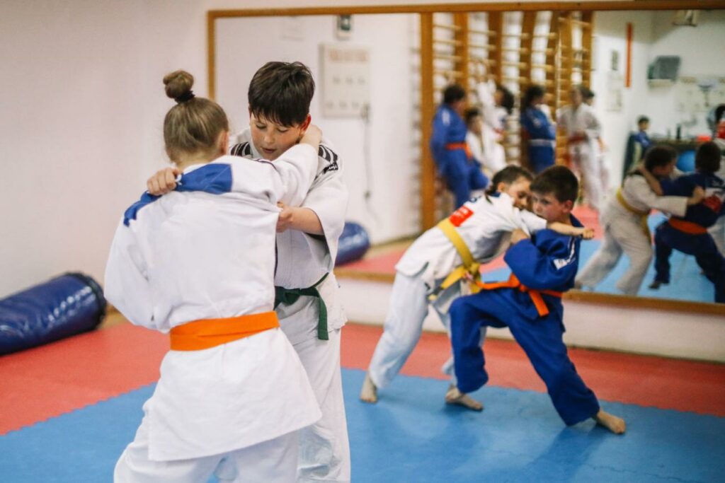 Judokas lors d'un cours.